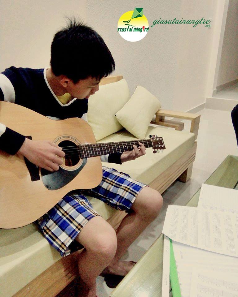Gia sư dạy đàn Guitar tại quận 1