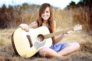 Cách chọn đàn Guitar cho nữ giới