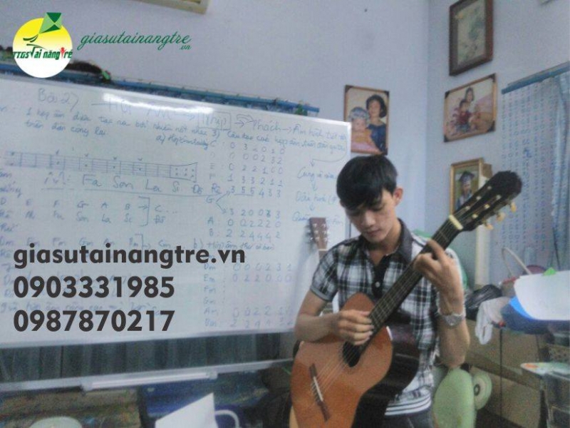 Gia sư dạy đàn Guitar tại quận 4